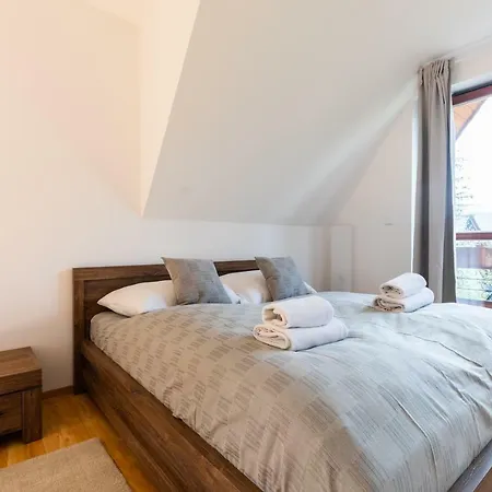 Pod Skocznia Apartmán *